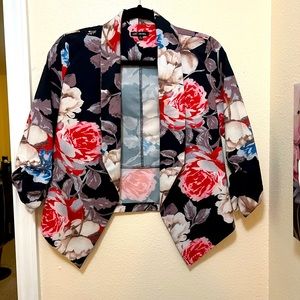 👻‎ 2/$20 item! Floral blazer